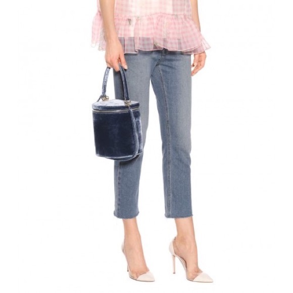 STAUD ‘vitti’ velvet bucket bag in navy blue - Picture 5 of 16